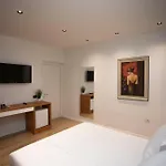 Otel Claus Tiran