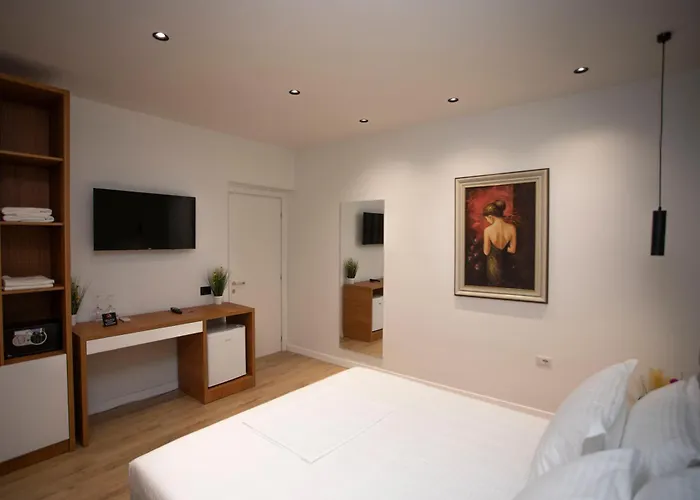 Ξενοδοχείο Claus Τίρανα