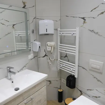 Claus 5* Tirana