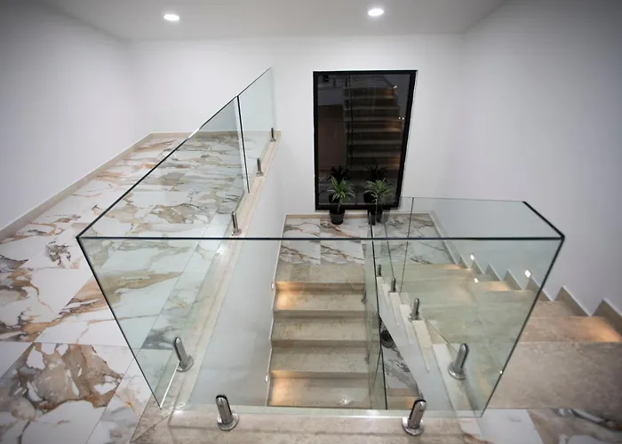 酒店 Claus 地拉那